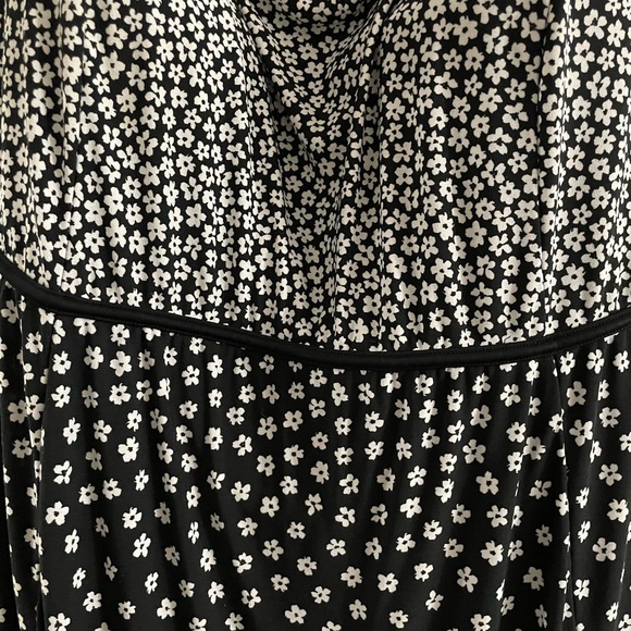 Daisy swimsuit,  one piece - Picture 5 of 8